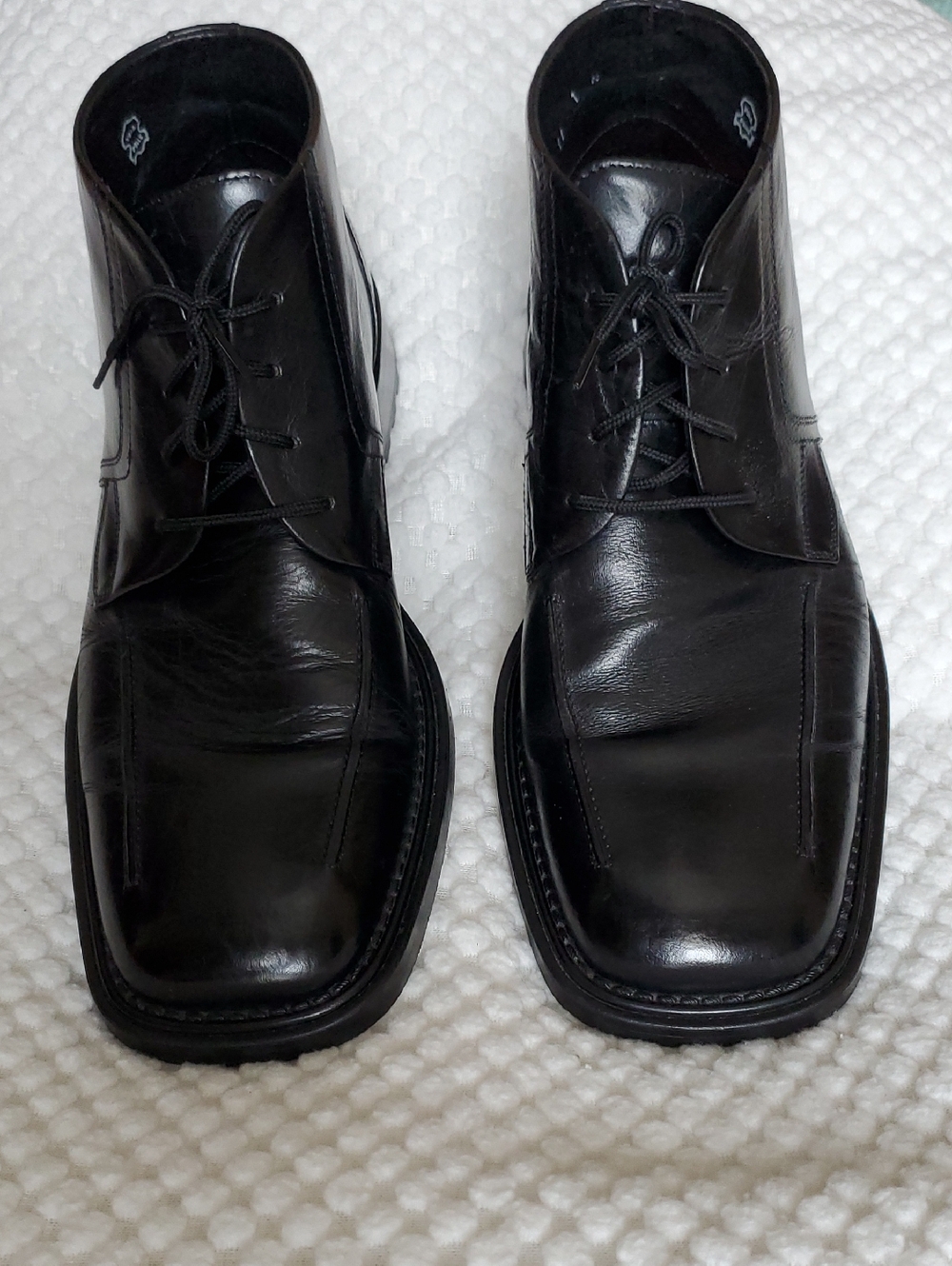 Skechers  Collection Men's Black Leather Chukka Boots Made In ITaly.
